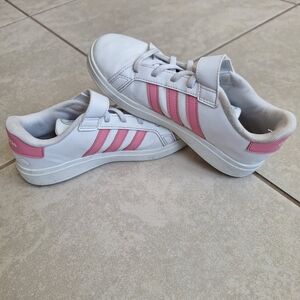 Girls Adidas Grand Court Minnie- Size 3